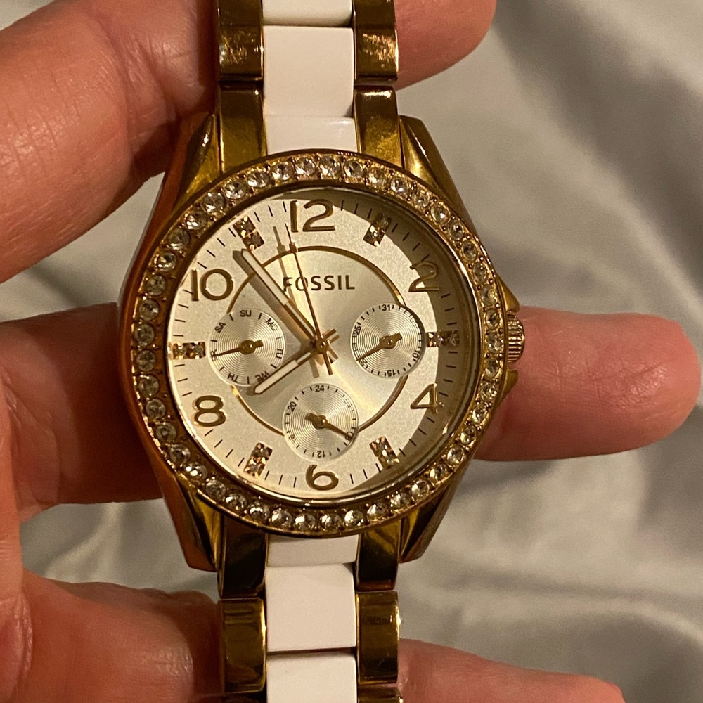 Fossil Watch - image 3